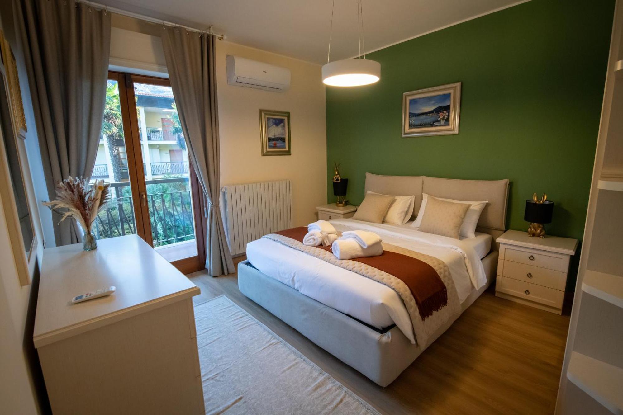 Residenza Lago Sereno Porto Ceresio Bagian luar foto