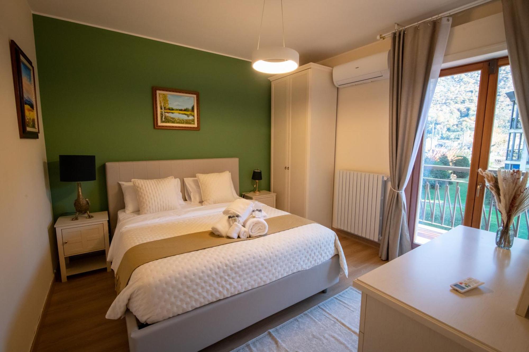 Residenza Lago Sereno Porto Ceresio Bagian luar foto