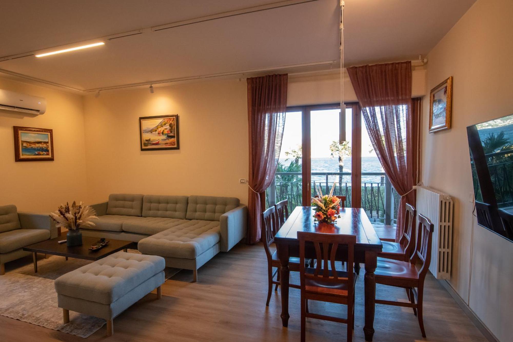 Residenza Lago Sereno Porto Ceresio Bagian luar foto