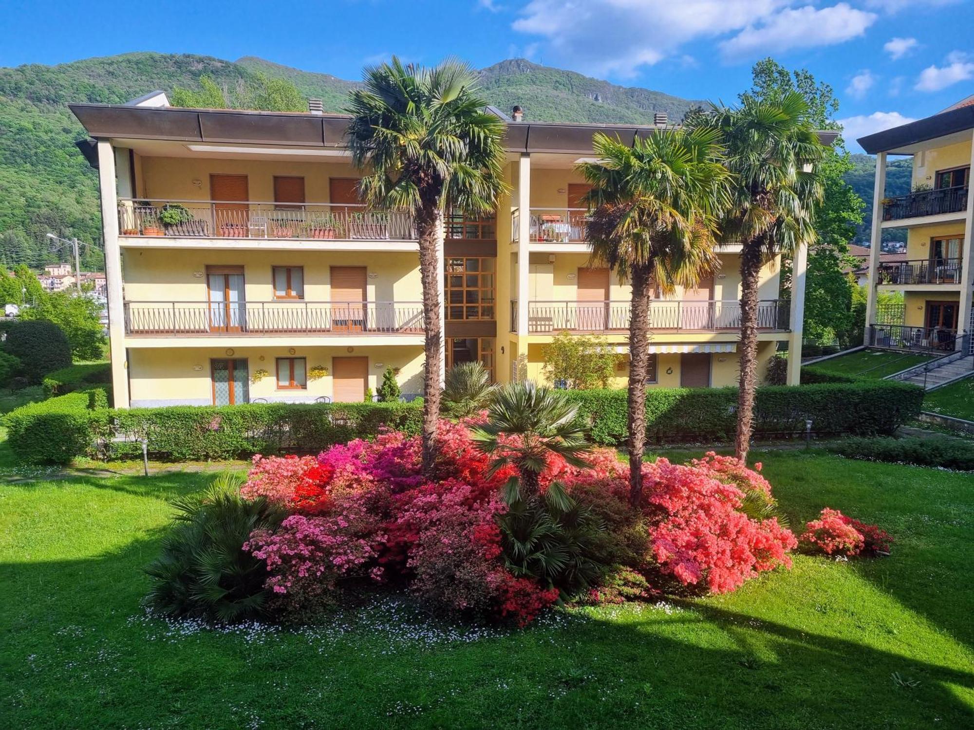 Residenza Lago Sereno Porto Ceresio Bagian luar foto