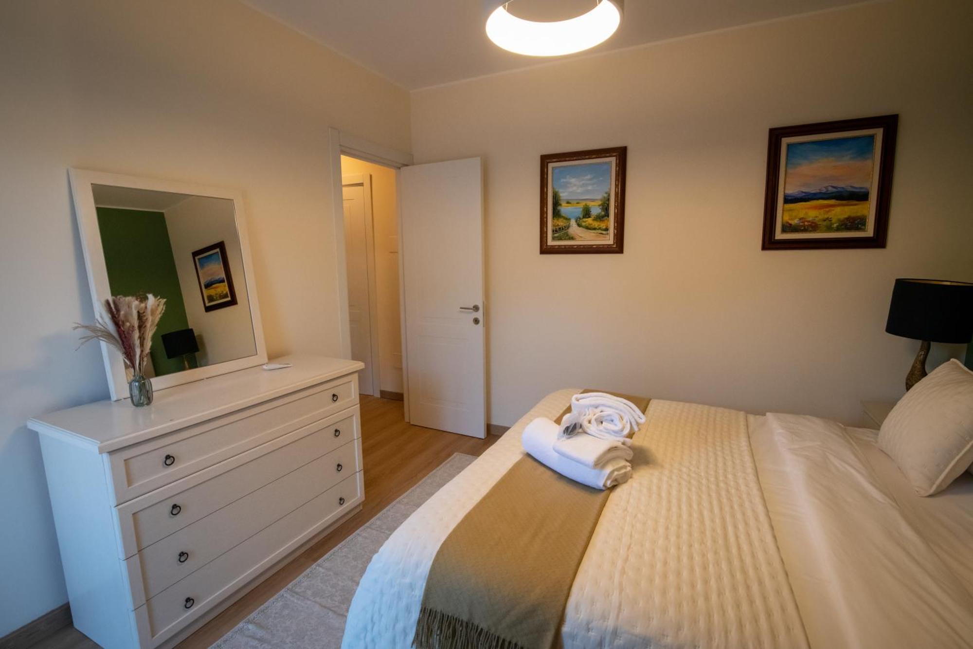 Residenza Lago Sereno Porto Ceresio Bagian luar foto