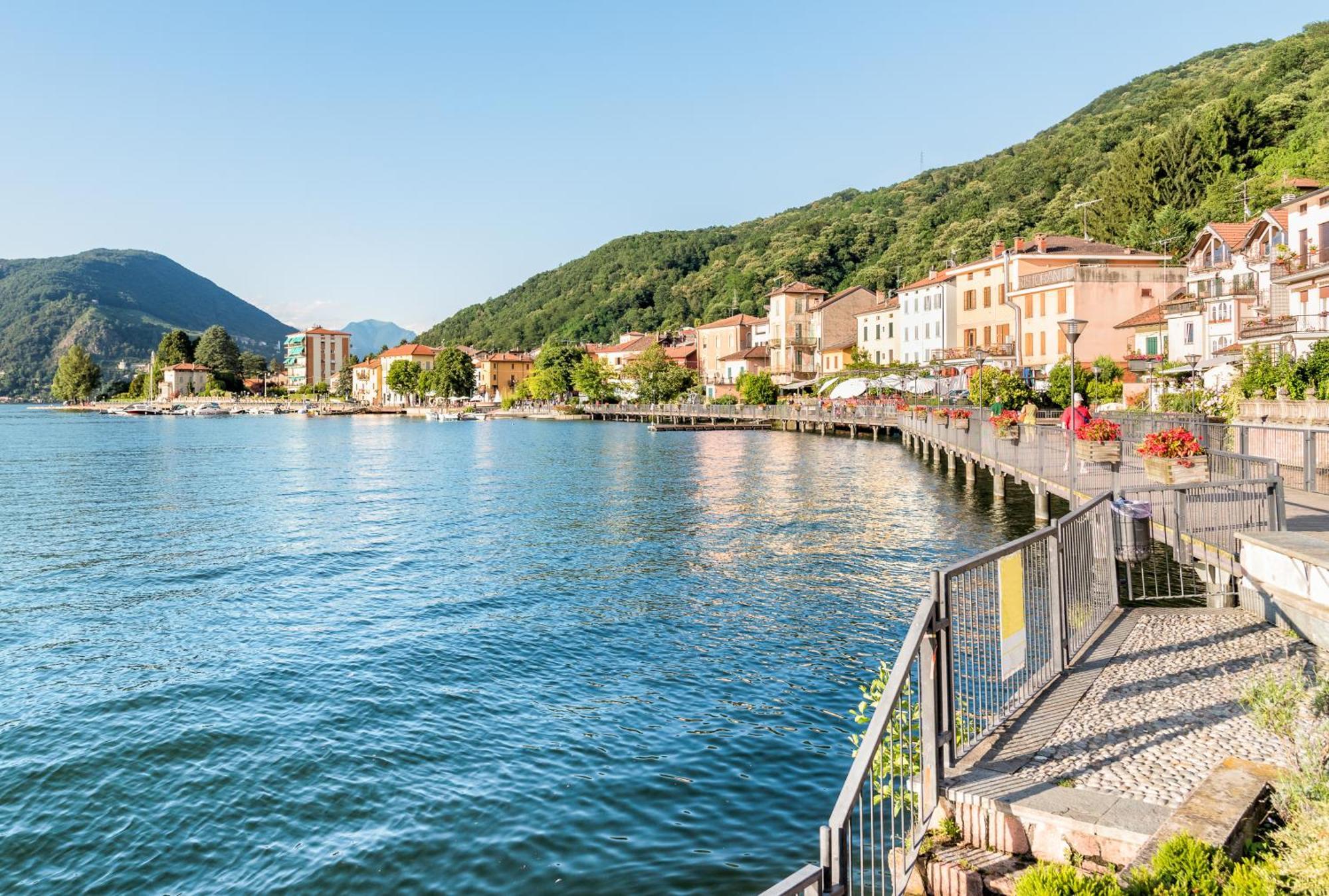Residenza Lago Sereno Porto Ceresio Bagian luar foto